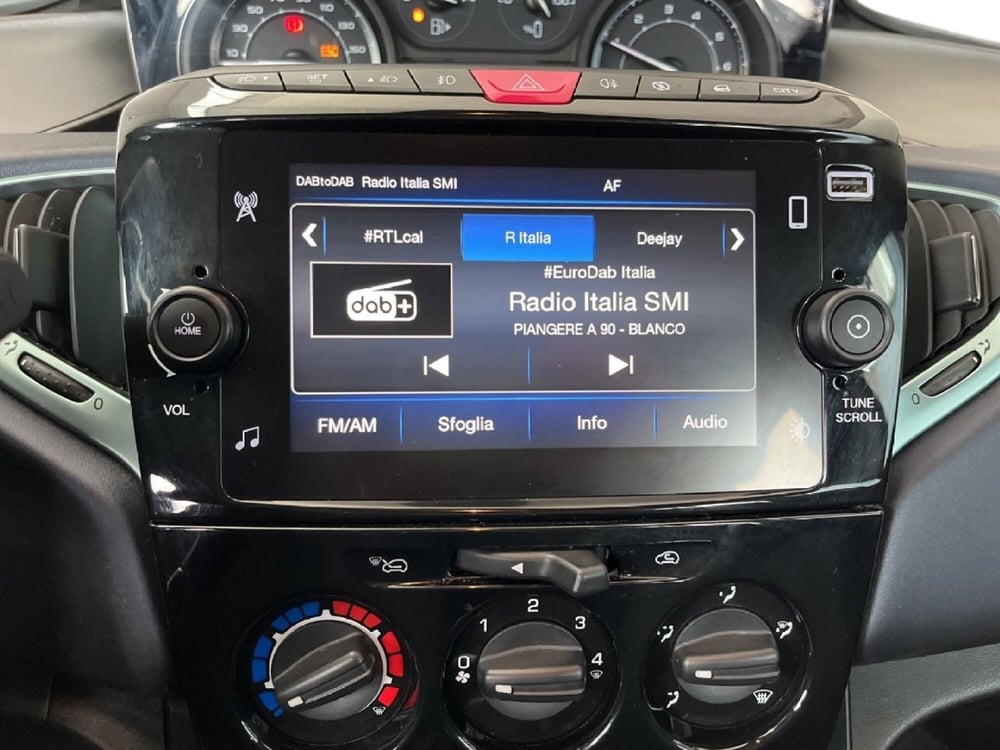 Lancia Ypsilon usata a Torino (12)