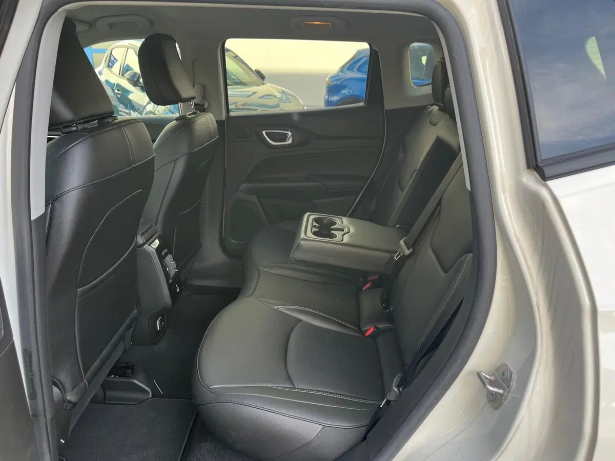 Jeep Compass nuova a Milano (15)