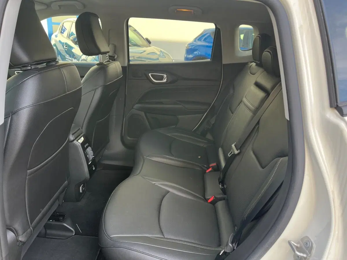 Jeep Compass nuova a Milano (16)