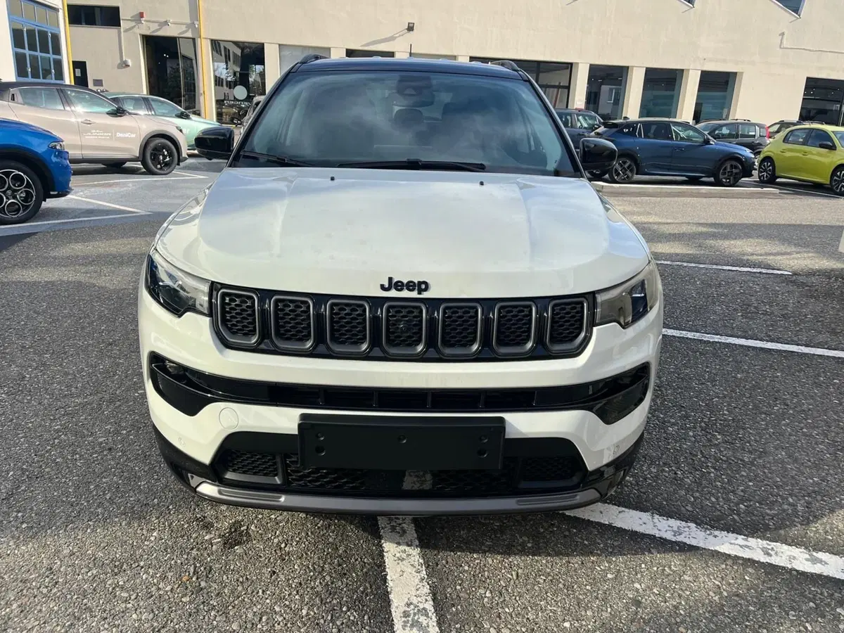 Jeep Compass nuova a Milano (2)