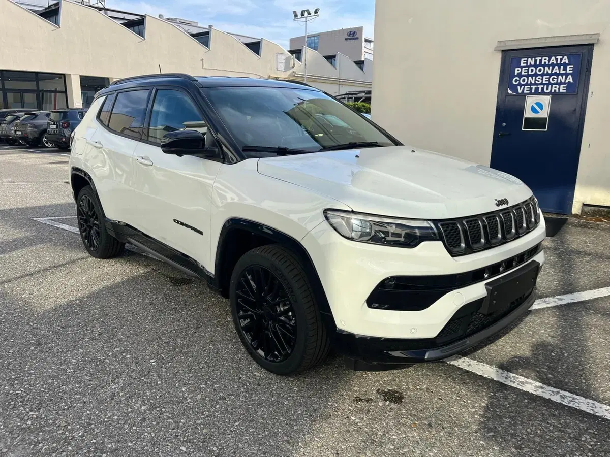Jeep Compass nuova a Milano (3)