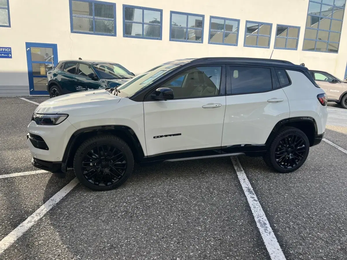 Jeep Compass nuova a Milano (4)