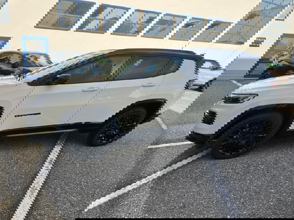 Jeep Compass nuova a Milano (4)