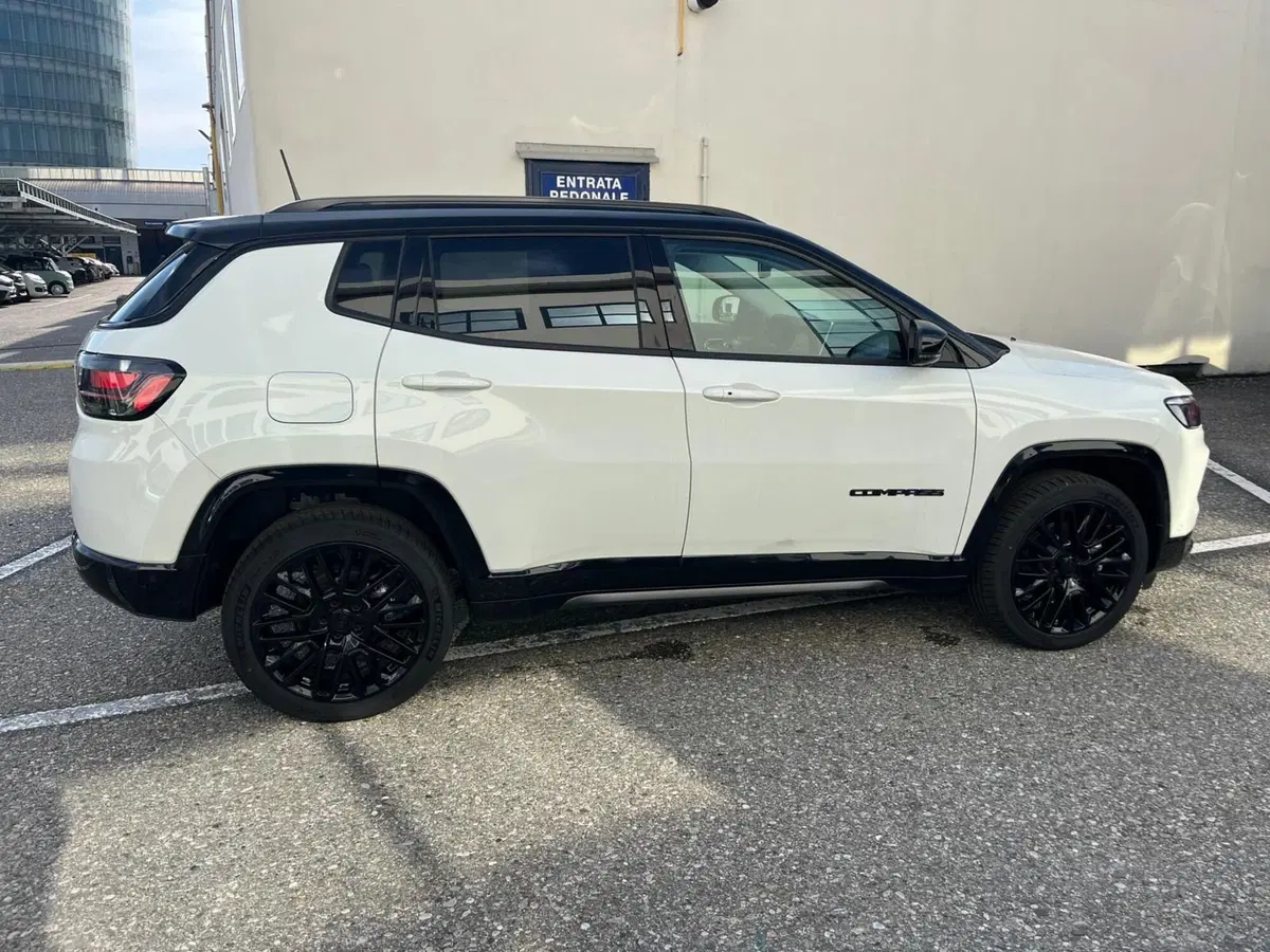 Jeep Compass nuova a Milano (5)