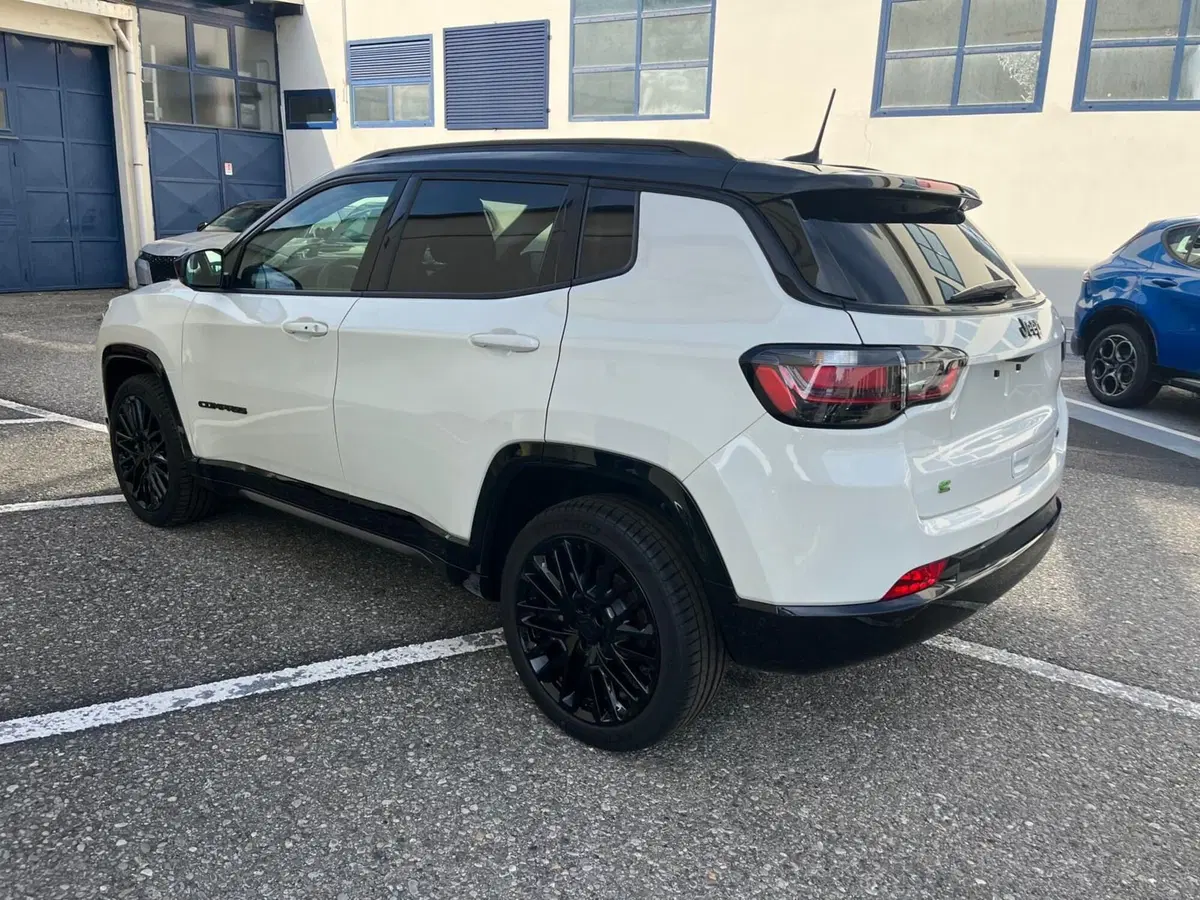 Jeep Compass nuova a Milano (6)