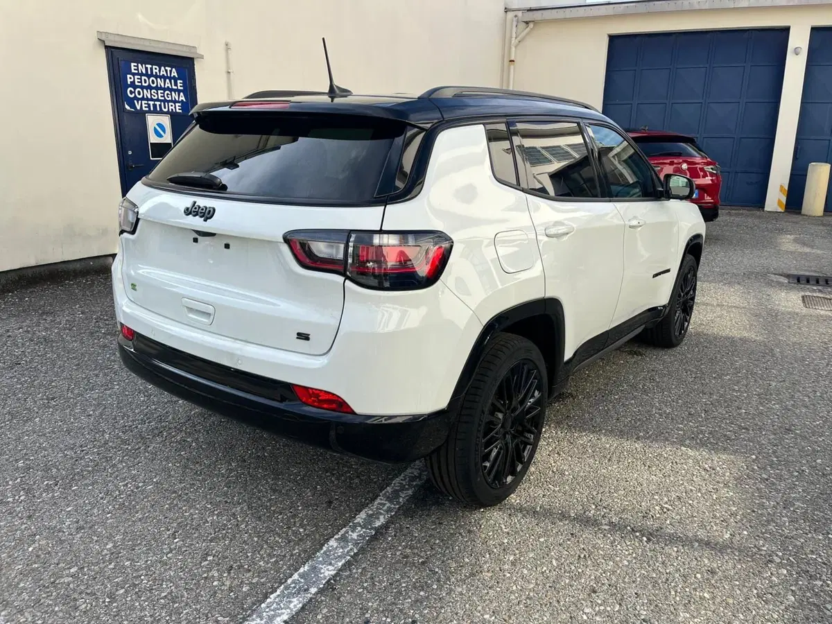 Jeep Compass nuova a Milano (7)