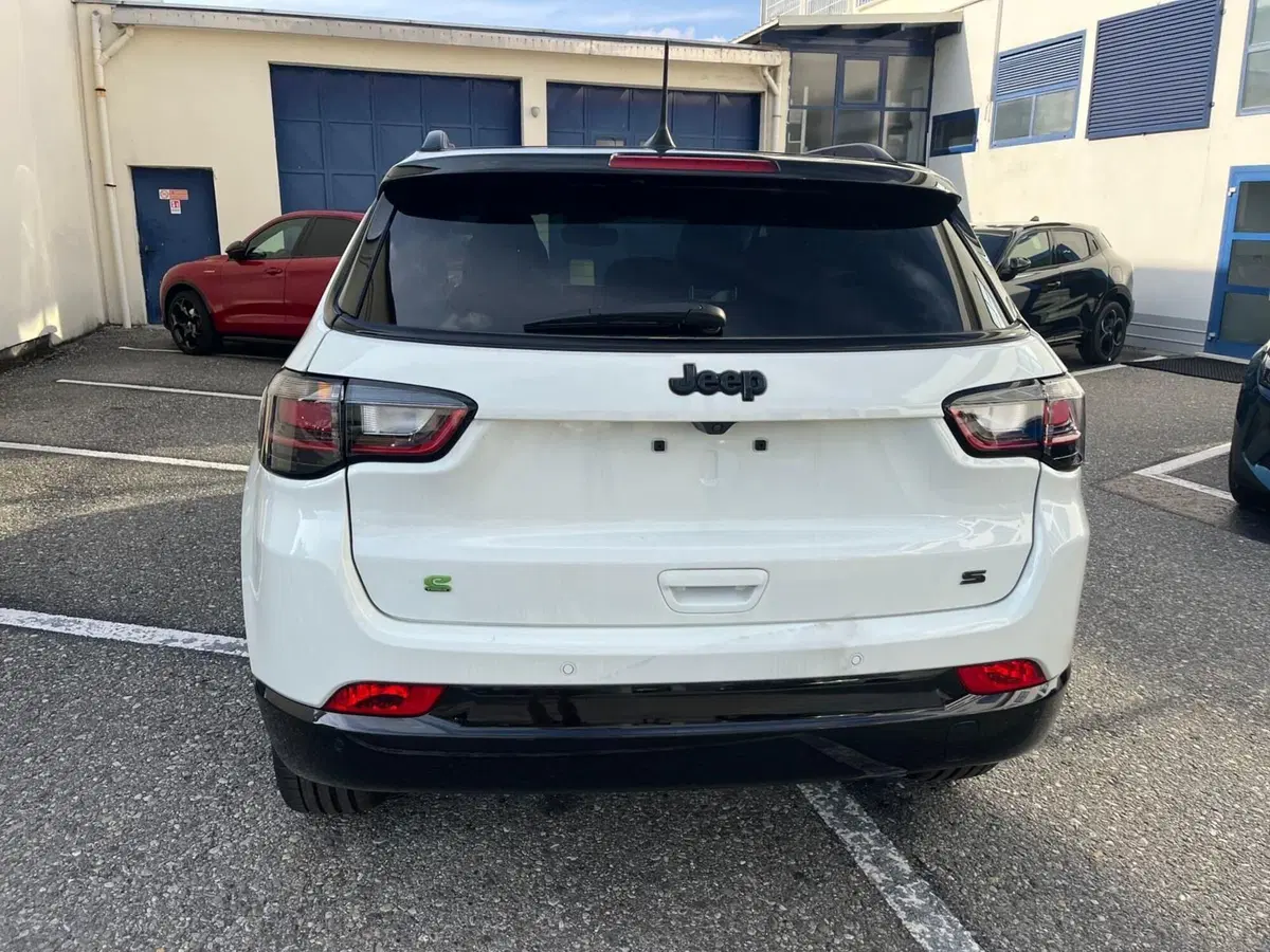 Jeep Compass nuova a Milano (8)