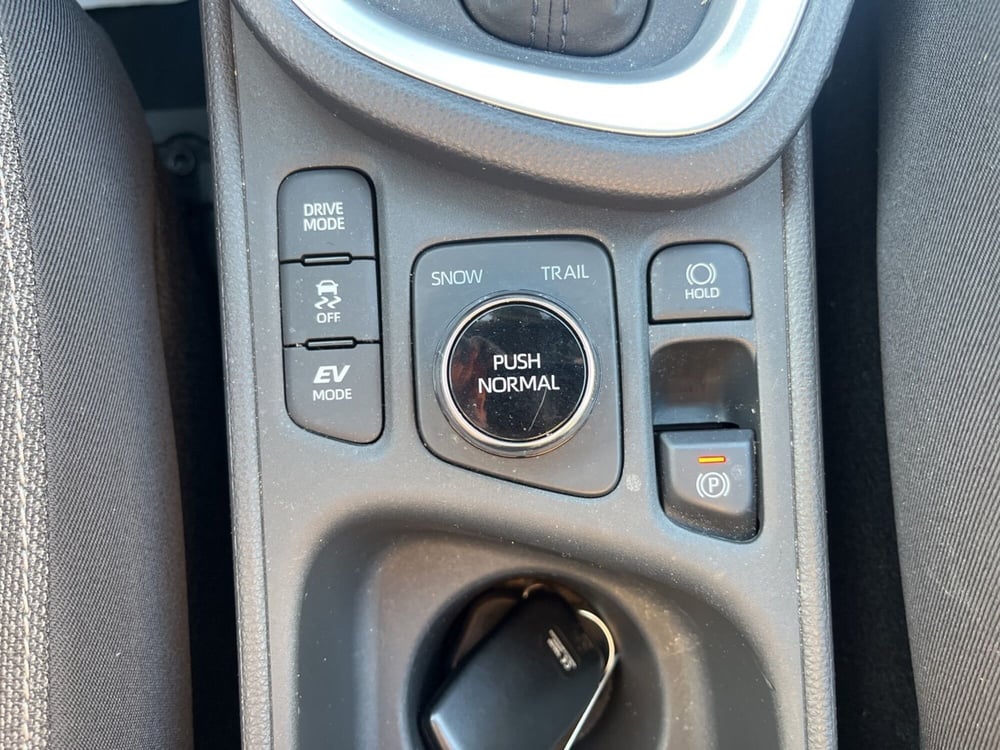 Toyota Yaris Cross usata a Ragusa (18)