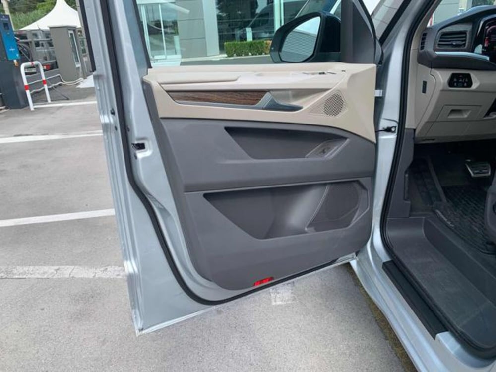 Volkswagen Multivan usata a Lucca (16)
