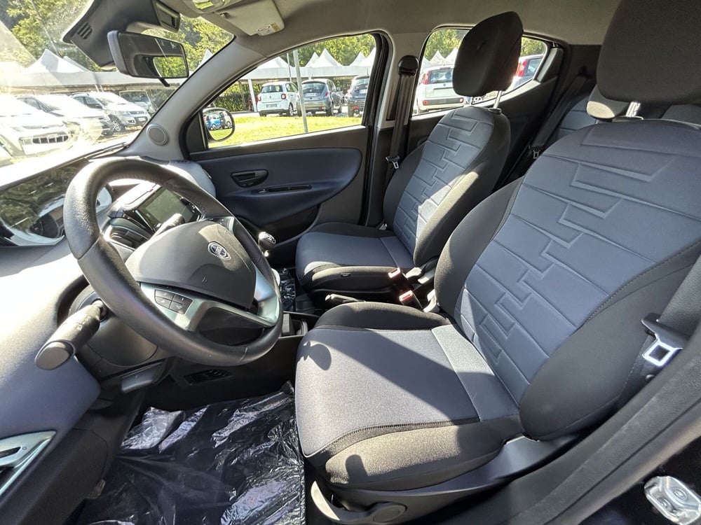 Lancia Ypsilon usata a La Spezia (10)