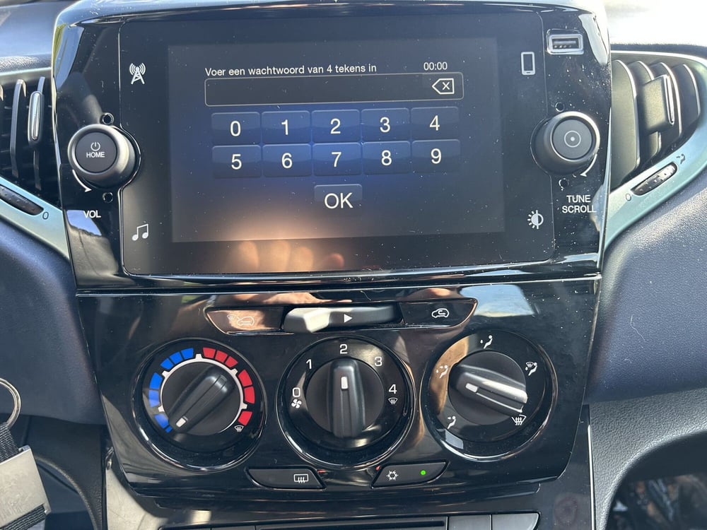 Lancia Ypsilon usata a La Spezia (12)