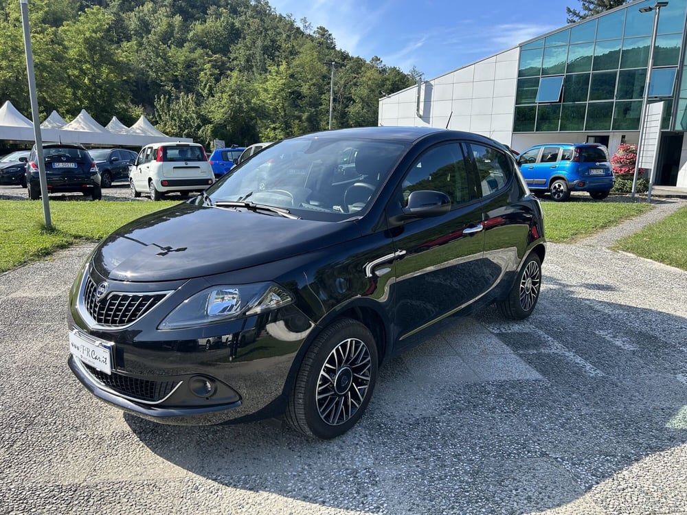 Lancia Ypsilon usata a La Spezia (3)