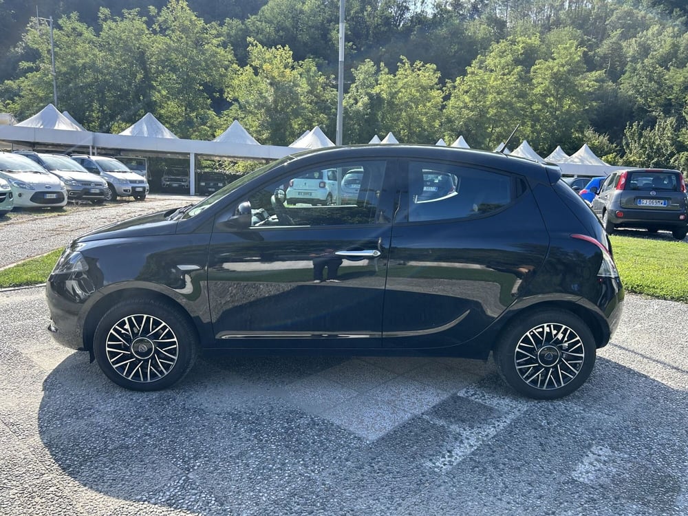 Lancia Ypsilon usata a La Spezia (4)