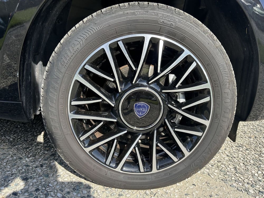 Lancia Ypsilon usata a La Spezia (9)