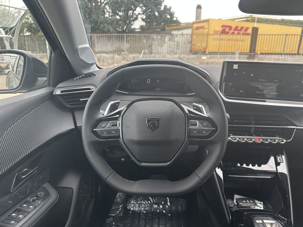 Peugeot 208 nuova a Milano (13)
