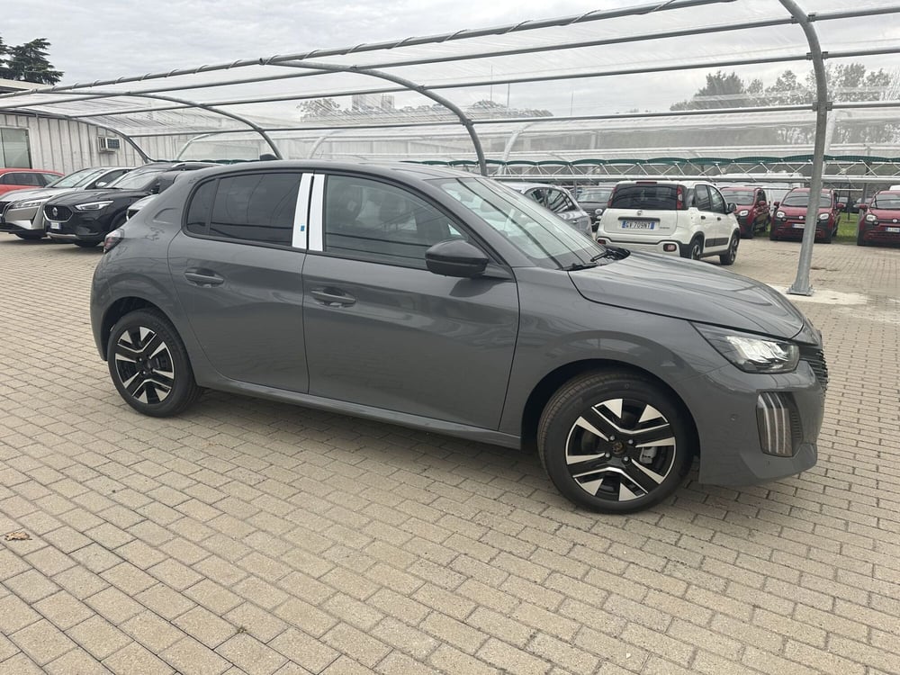 Peugeot 208 nuova a Milano (4)