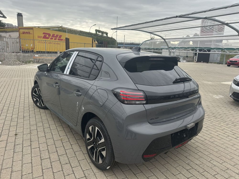 Peugeot 208 nuova a Milano (7)