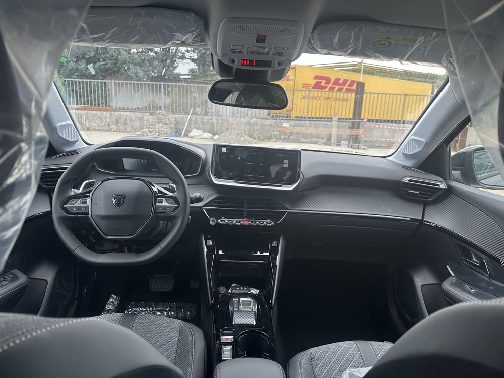 Peugeot 208 nuova a Milano (8)