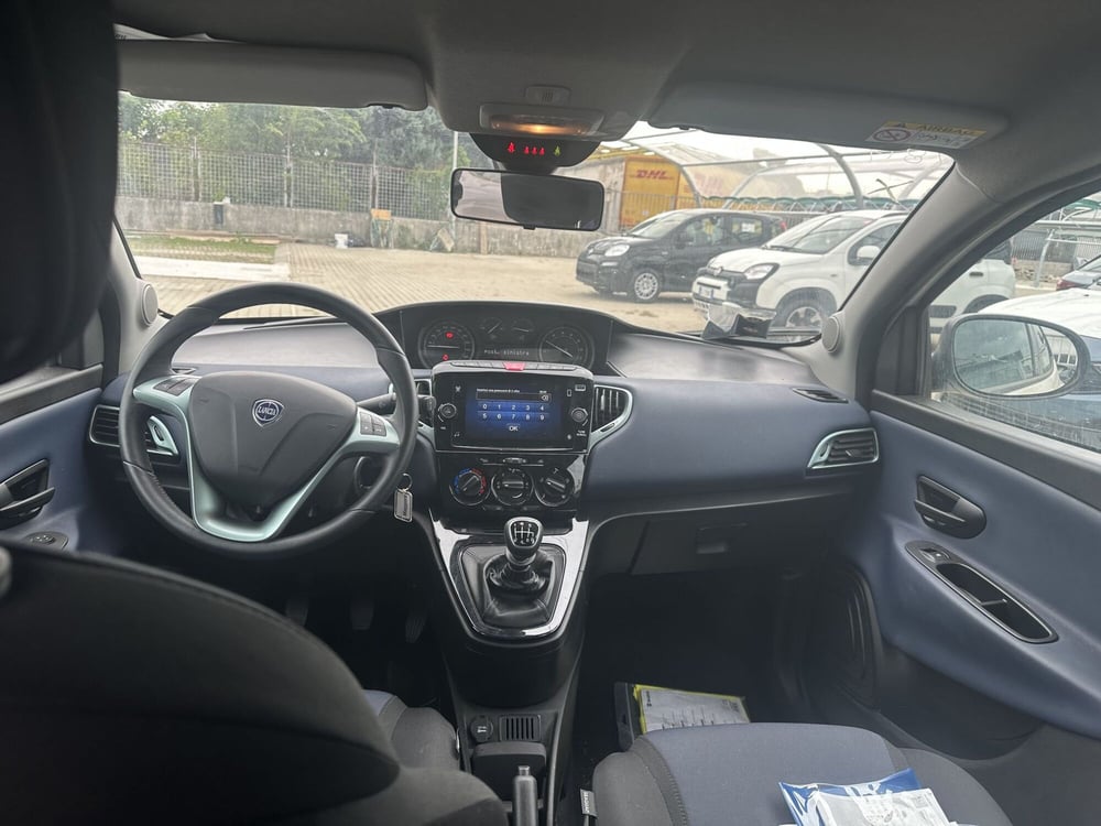 Lancia Ypsilon usata a Milano (11)