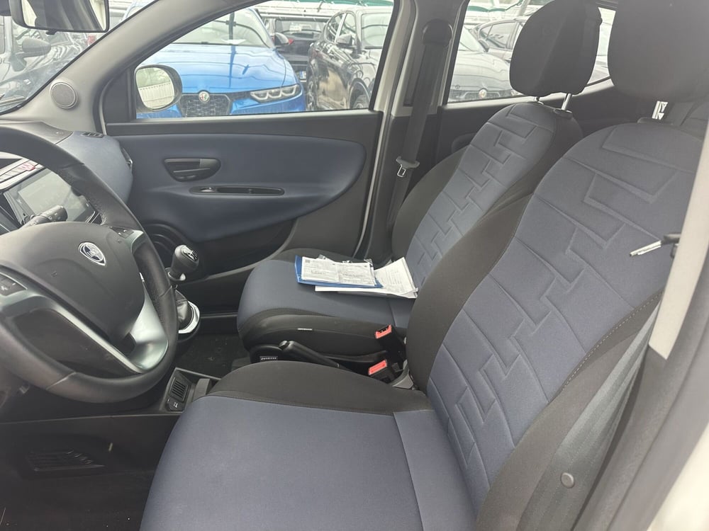 Lancia Ypsilon usata a Milano (13)