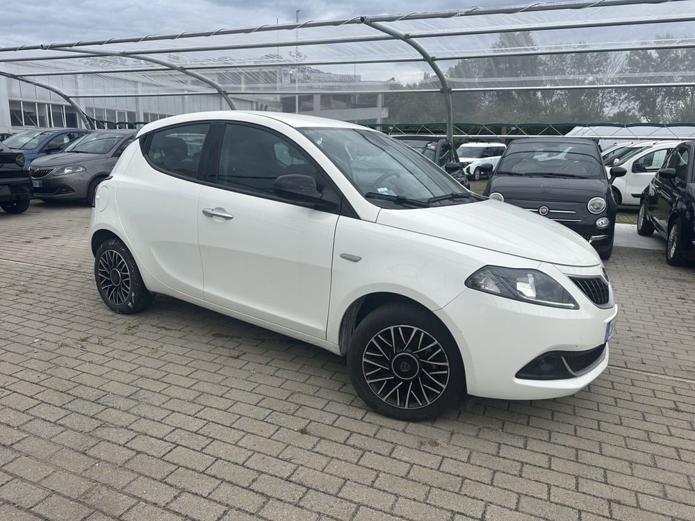 Lancia Ypsilon usata a Milano (4)