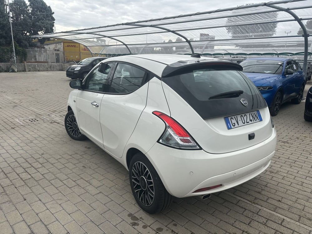 Lancia Ypsilon usata a Milano (7)