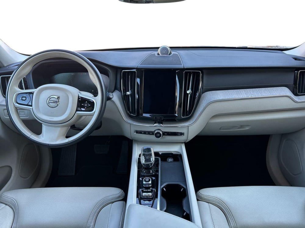 Volvo XC60 usata a Bari (8)