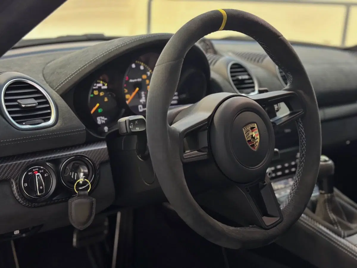 Porsche 718 Boxster  usata a Bari (15)