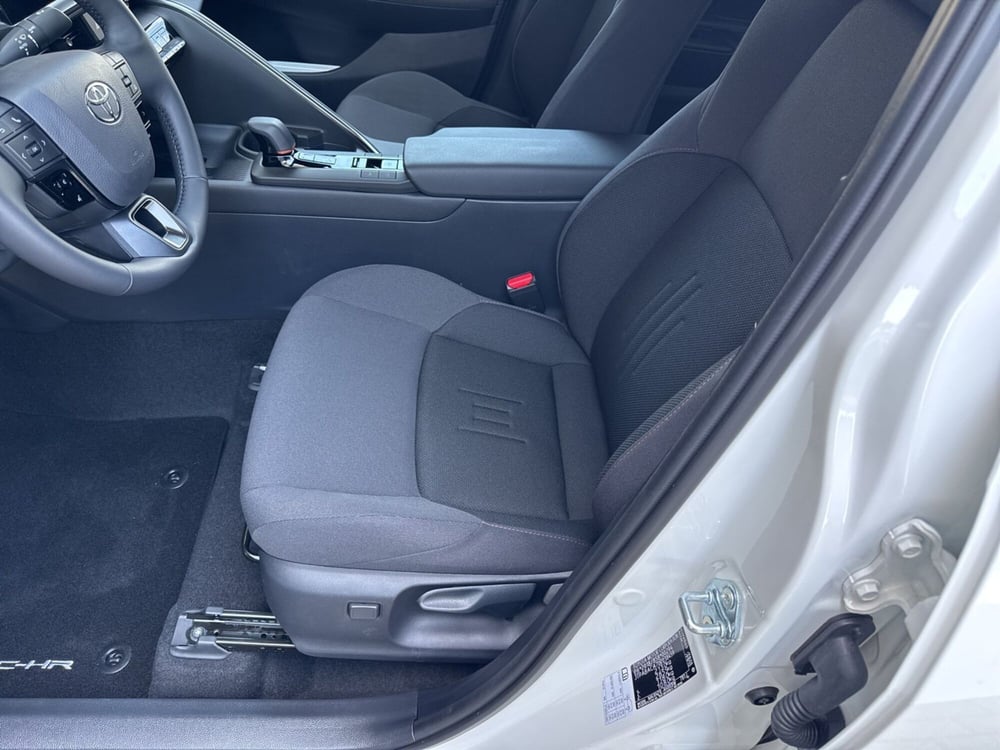 Toyota Toyota C-HR nuova a Ferrara (11)