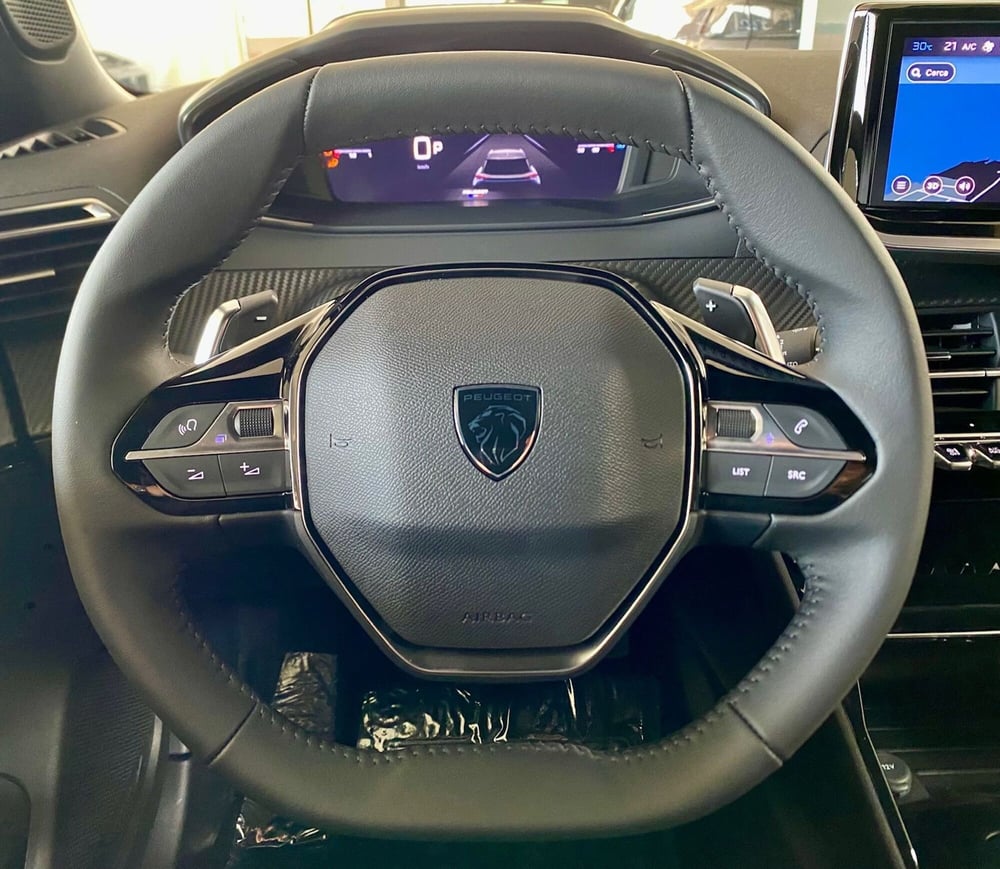Peugeot 2008 nuova a Bari (16)
