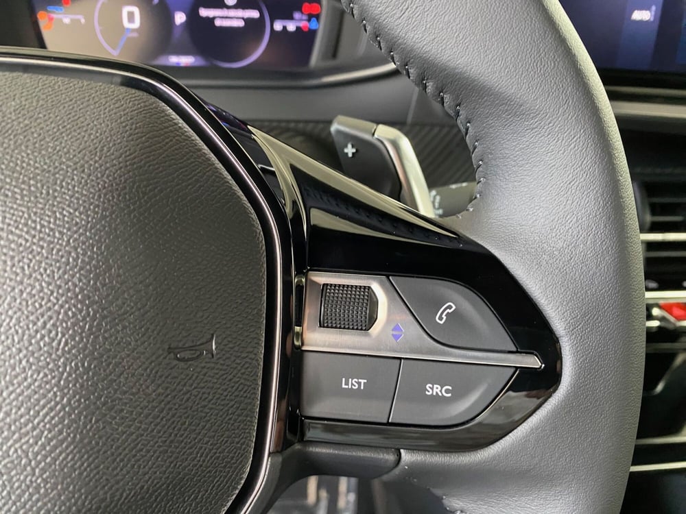 Peugeot 2008 nuova a Bari (18)