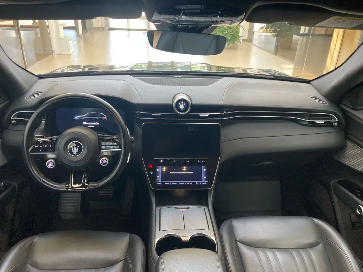 Maserati Grecale usata a Bari (9)