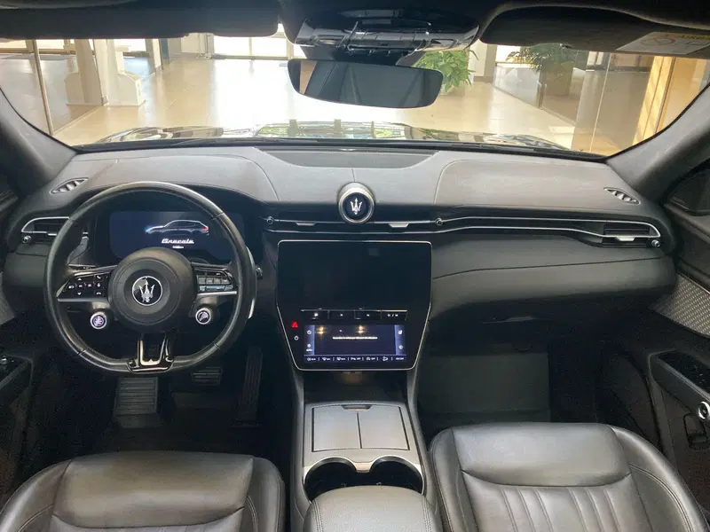 Maserati Grecale usata a Bari (9)