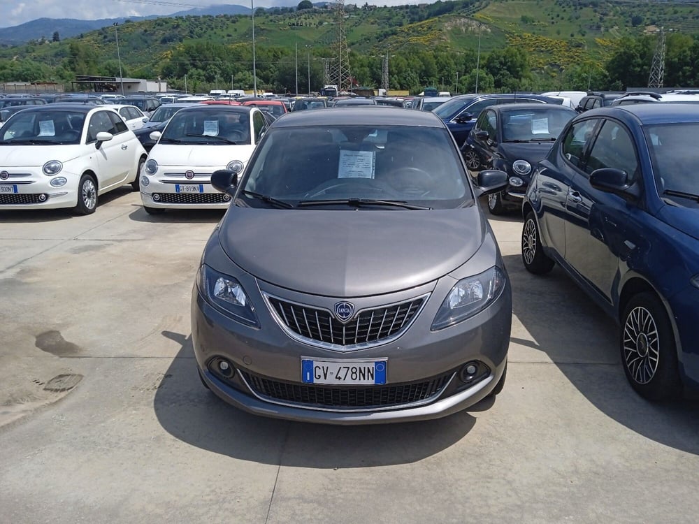 Lancia Ypsilon usata a Cosenza (5)