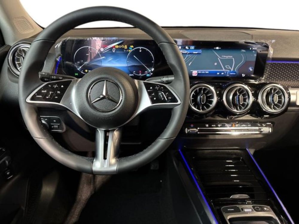 Mercedes-Benz GLB nuova a Bologna (14)