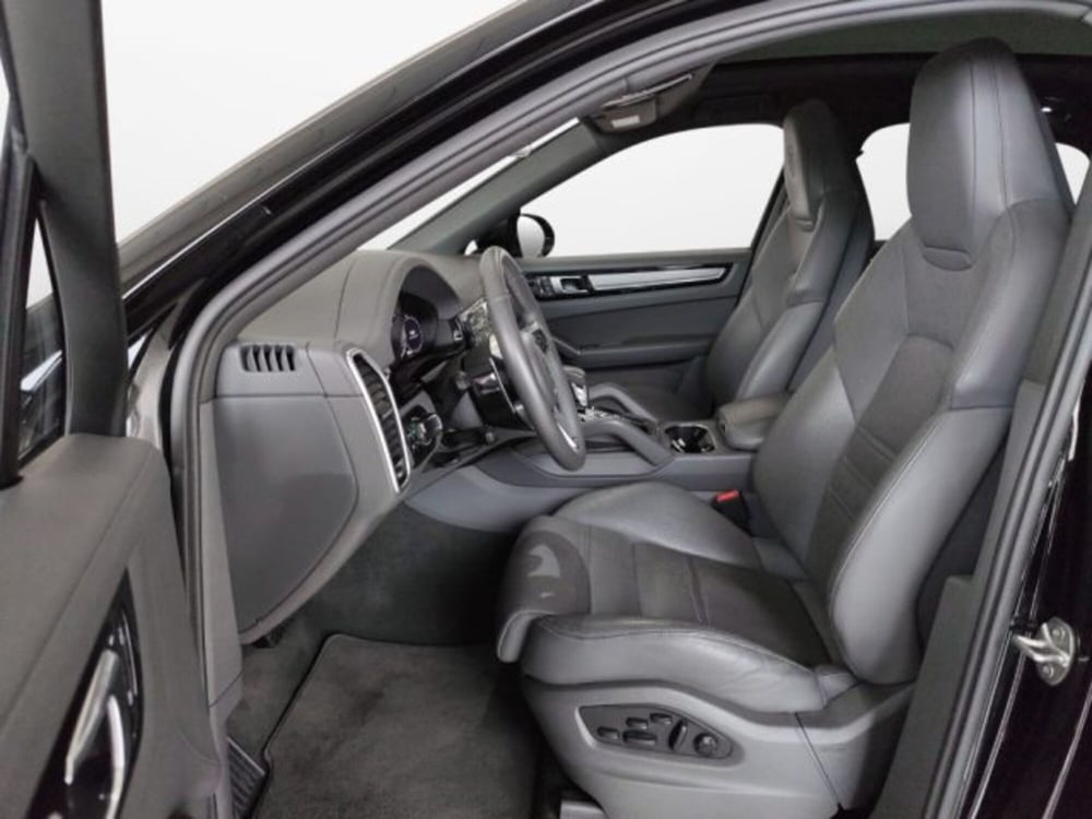 Porsche Cayenne usata a Modena (11)