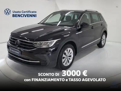 Volkswagen Tiguan 2.0 TDI 150 CV SCR DSG 4MOTION Life del 2023 usata a Lamezia Terme
