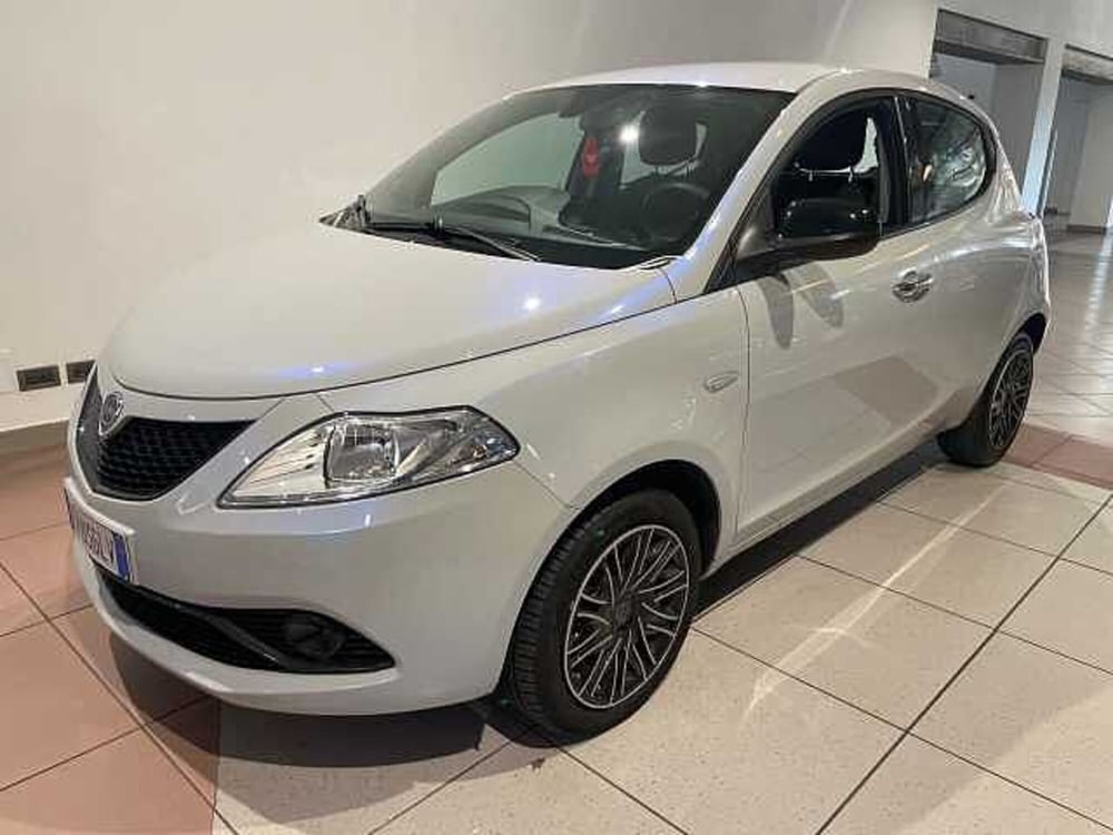 Lancia Ypsilon usata a Genova