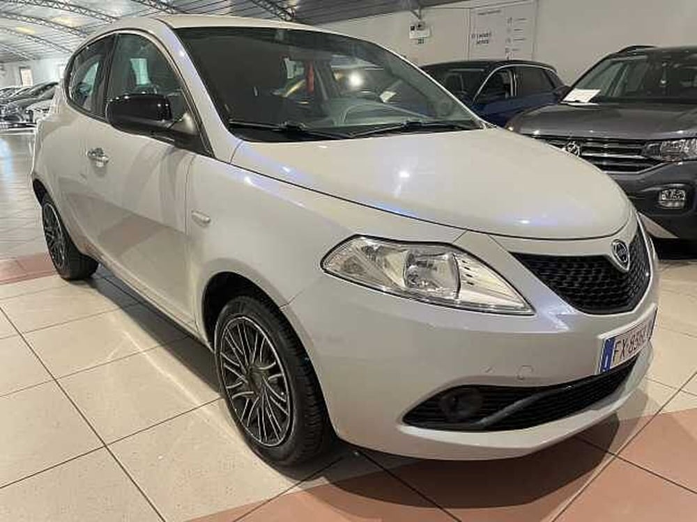 Lancia Ypsilon usata a Genova (6)