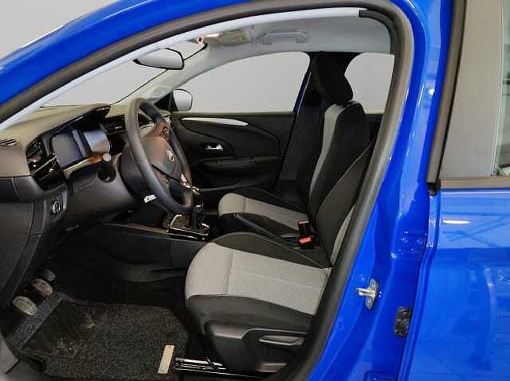 Opel Corsa nuova a Vibo Valentia (9)
