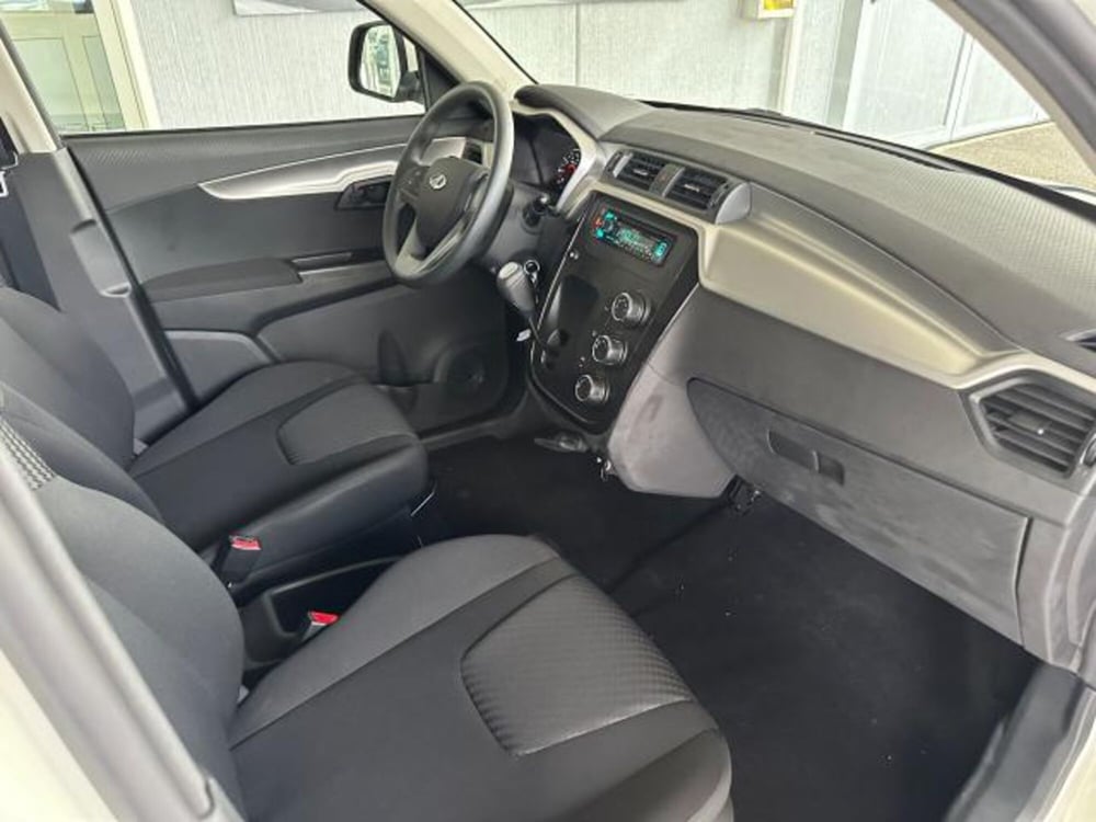 Mahindra KUV100 nuova a Trieste (14)
