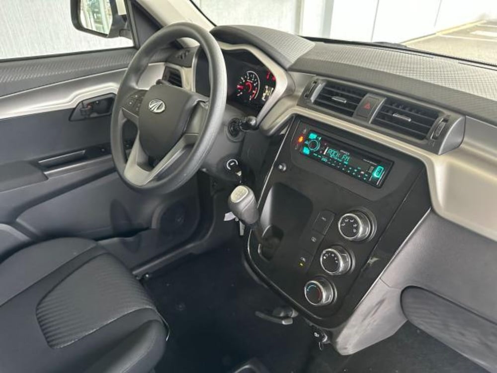 Mahindra KUV100 nuova a Trieste (16)