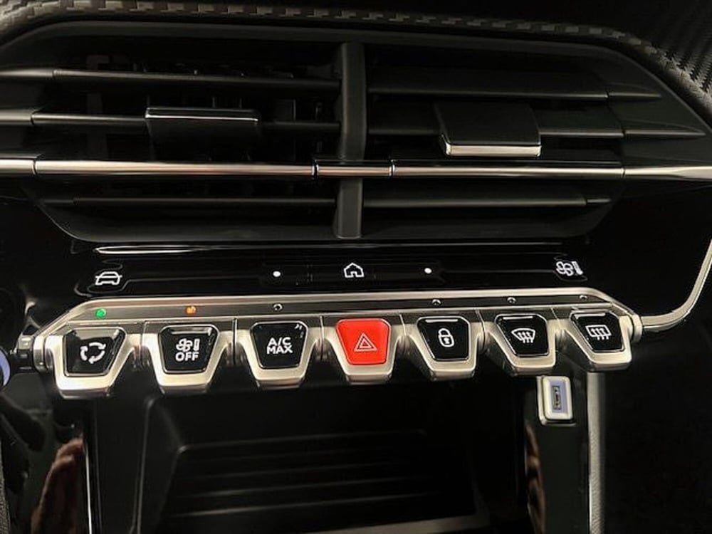 Peugeot 208 nuova a Alessandria (15)