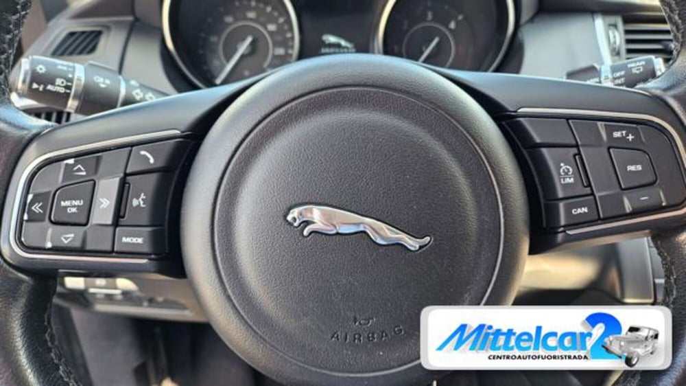 Jaguar E-Pace usata a Udine (9)
