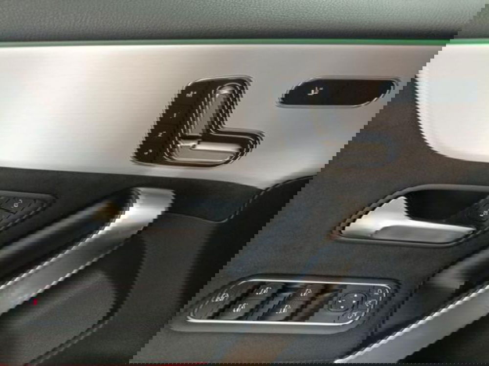 Mercedes-Benz Classe A Sedan usata a Milano (17)