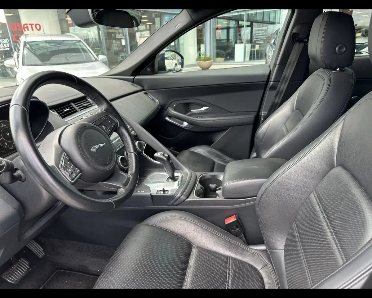 Jaguar E-Pace usata a Treviso (13)