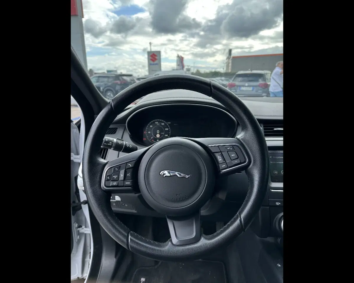 Jaguar E-Pace usata a Treviso (16)