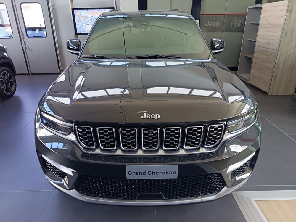 Jeep Grand Cherokee nuova a Alessandria (2)