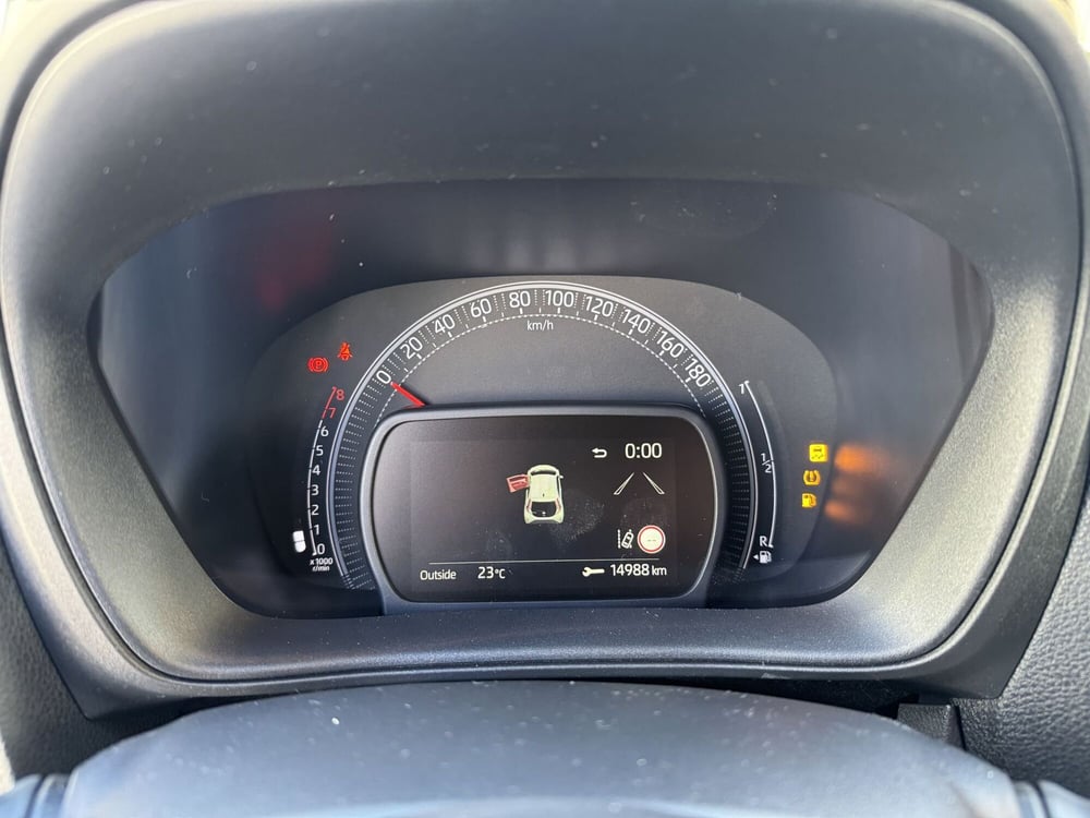 Toyota Aygo X nuova a Como (11)
