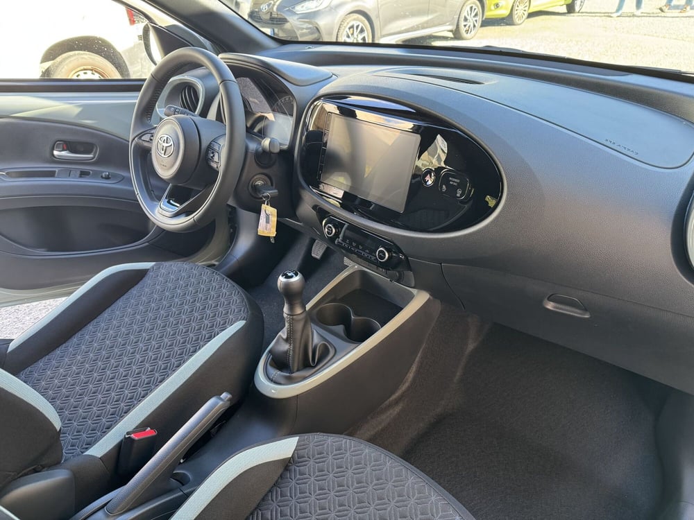 Toyota Aygo X nuova a Como (6)